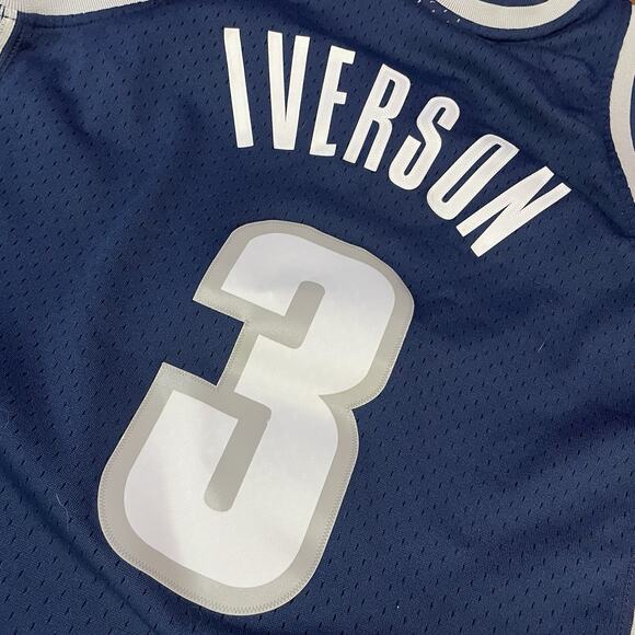 Mitchell & Ness Men’s M Georgetown Hoyas Allen Iverson #3 Jersey ‘95-‘96 College - Picture 5 of 10